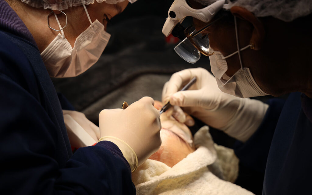 +de 40 profissionais compondo o corpo clínico do Centro Médico Capilar.